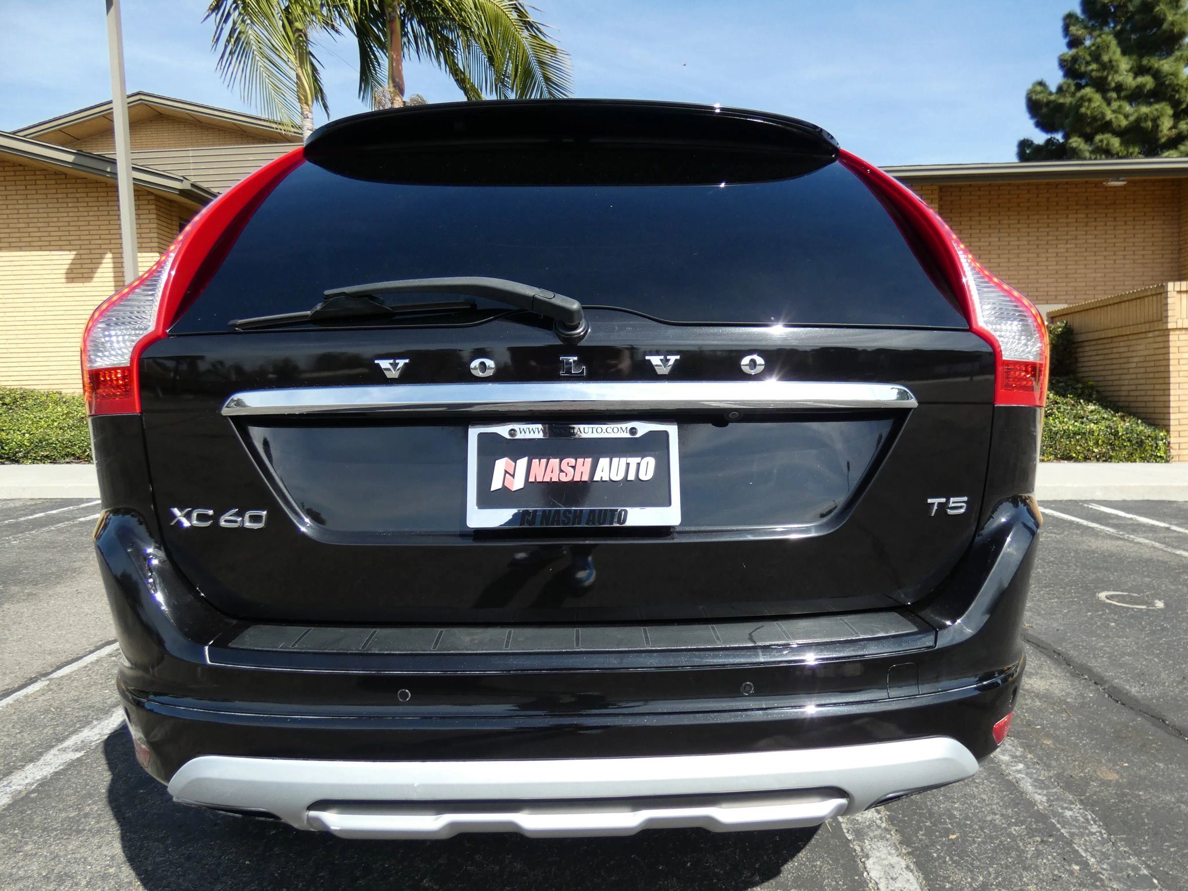 Used 2017 Volvo XC60 T5 Dynamic w/ Preferred Option Package image 10
