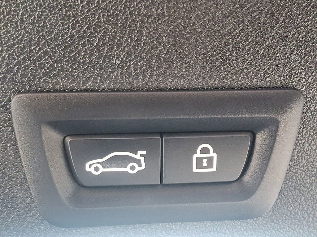 Certified 2023 BMW X6 M50i w/ Executive Package image 31