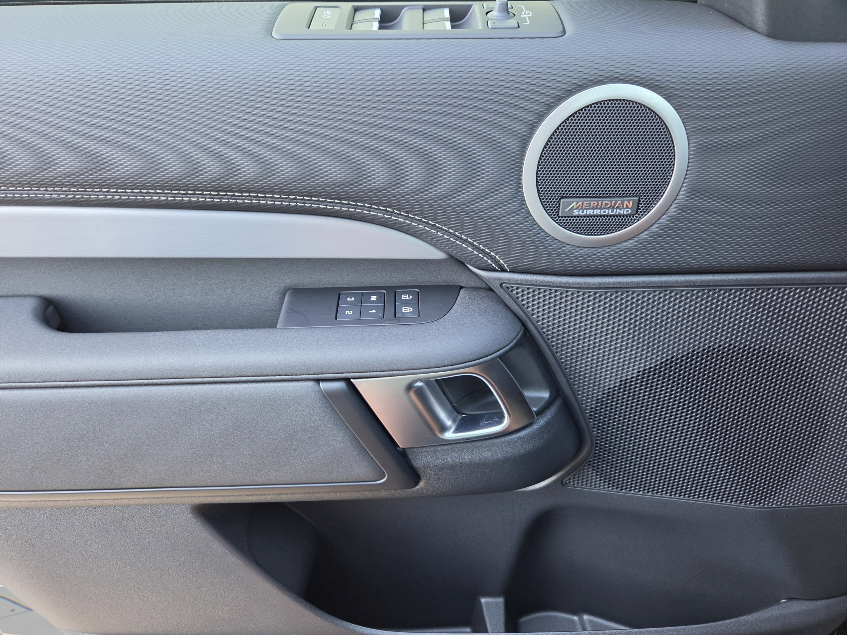 New 2026 Land Rover Discovery Dynamic SE AWD/4WD image 18