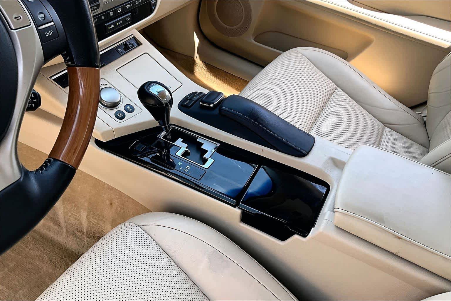 Used 2015 Lexus ES 300h w/ Navigation System Package FWD image 14
