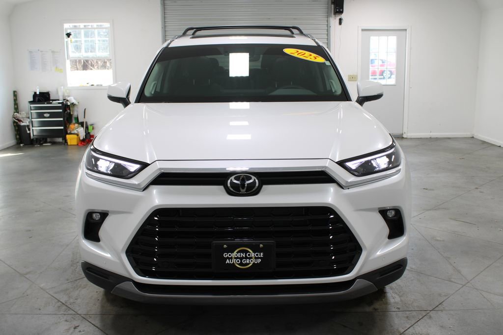 Used 2025 Toyota Grand Highlander Limited image 3