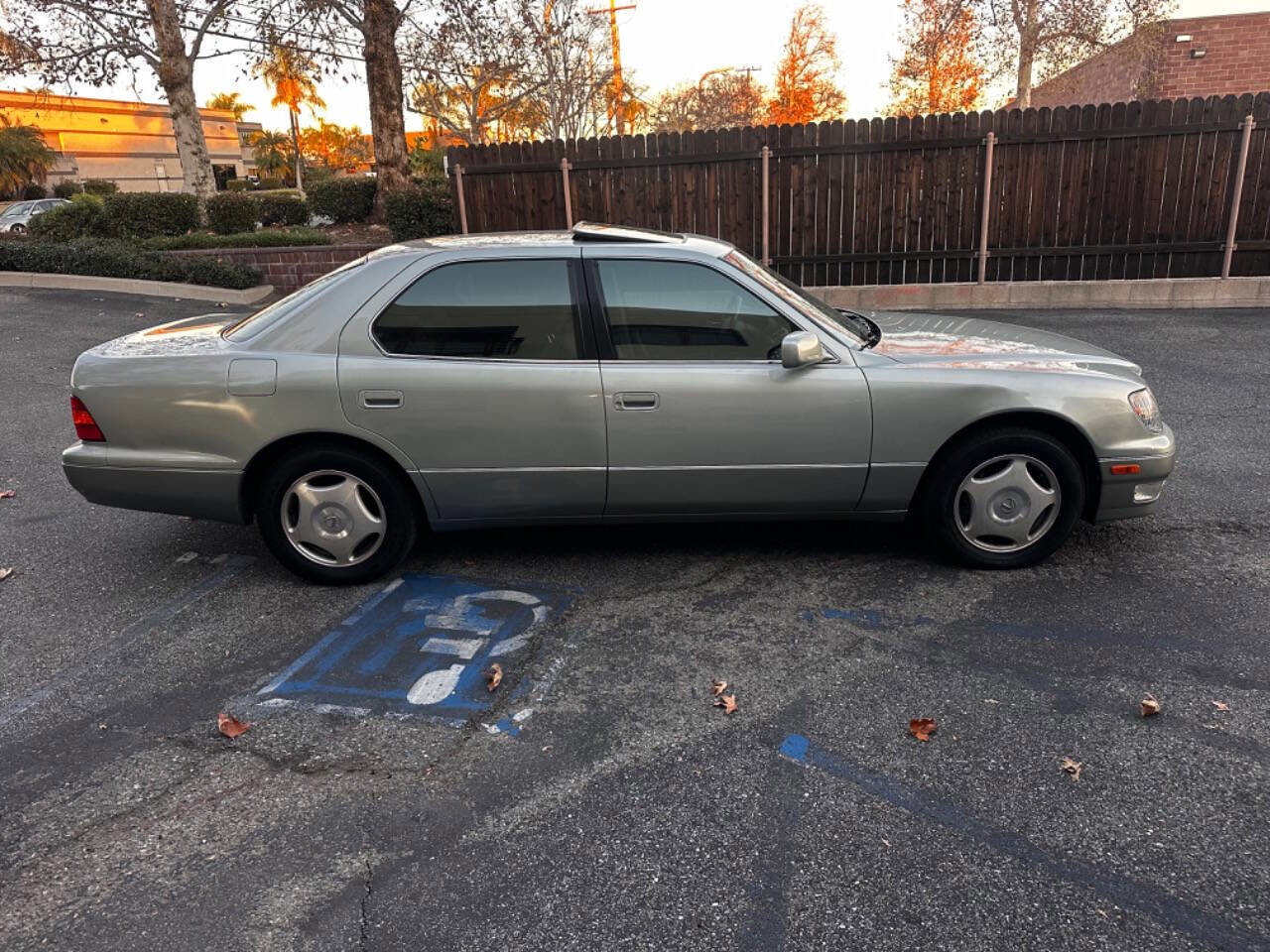 Used 1998 Lexus LS 400 image 5