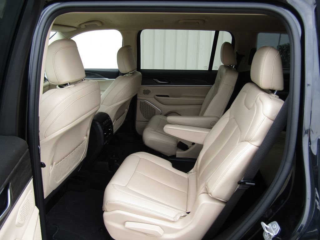 Used 2022 Jeep Grand Cherokee L Limited AWD/4WD image 34