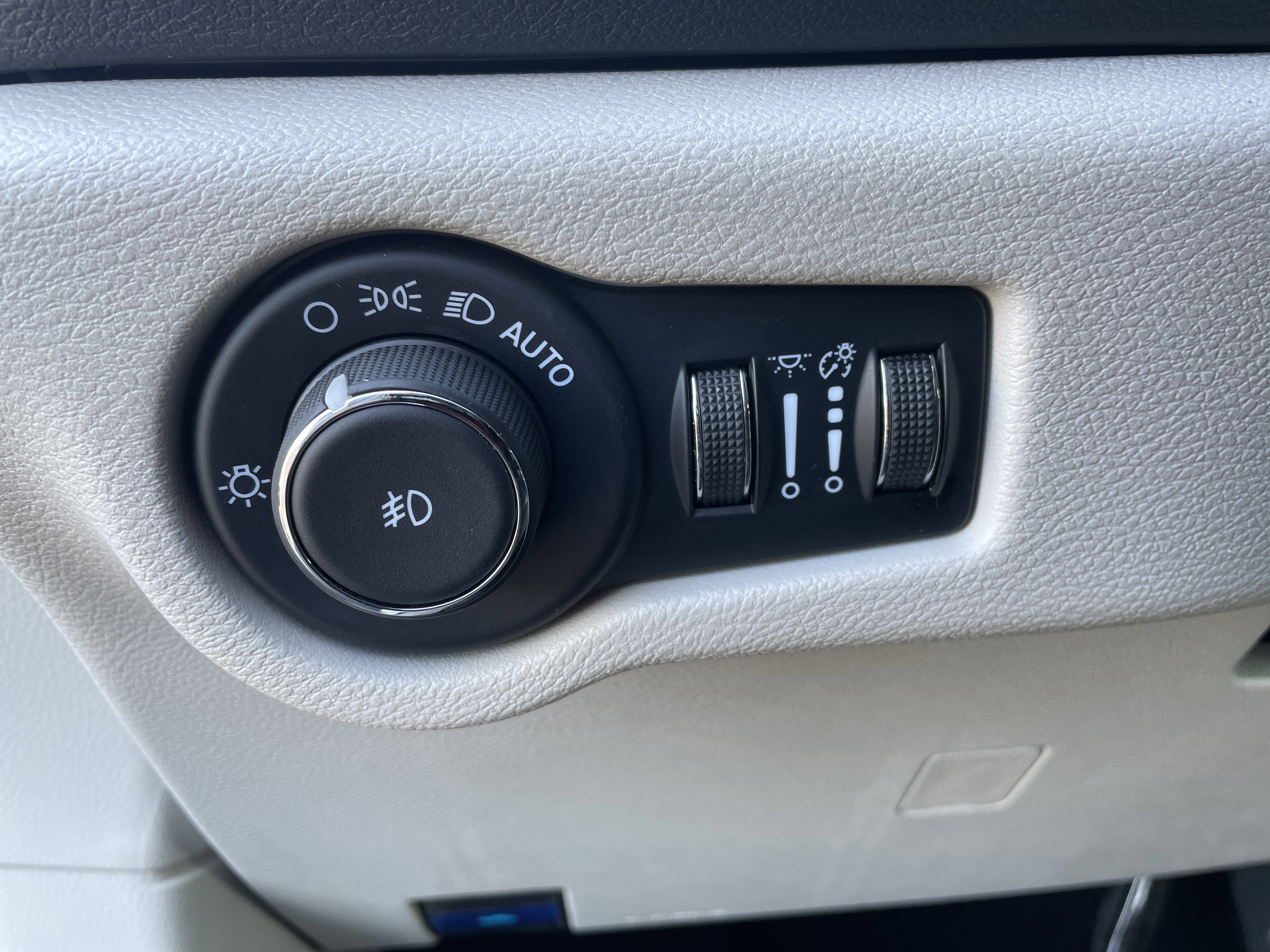 Used 2024 Chrysler Pacifica Touring-L image 42