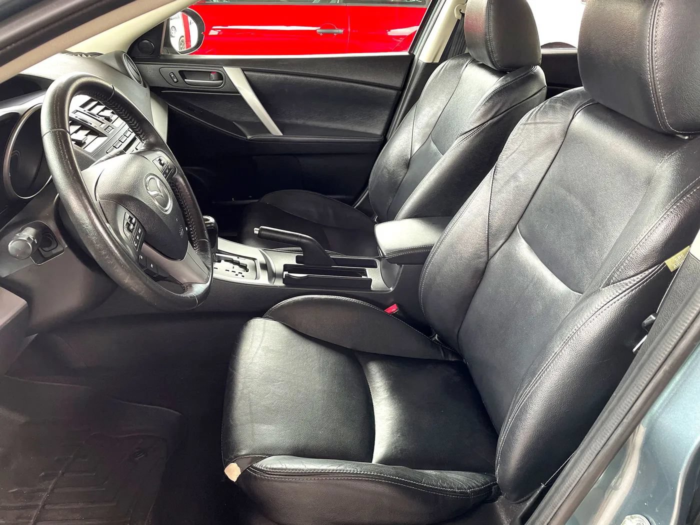 Used 2012 MAZDA MAZDA3 i Grand Touring w/ Tech Pkg FWD image 9