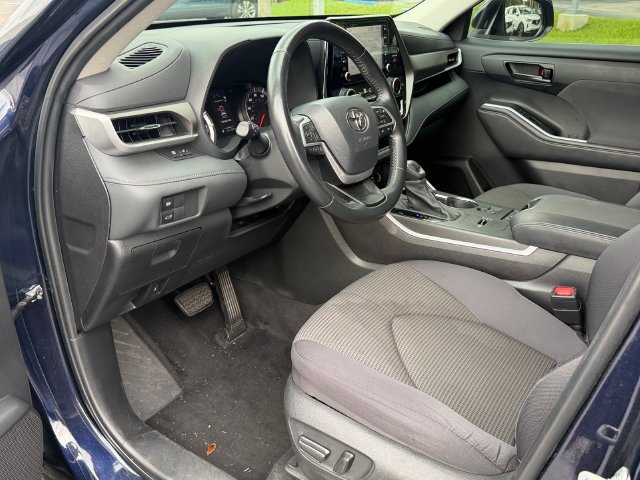 Used 2022 Toyota Highlander LE FWD image 10