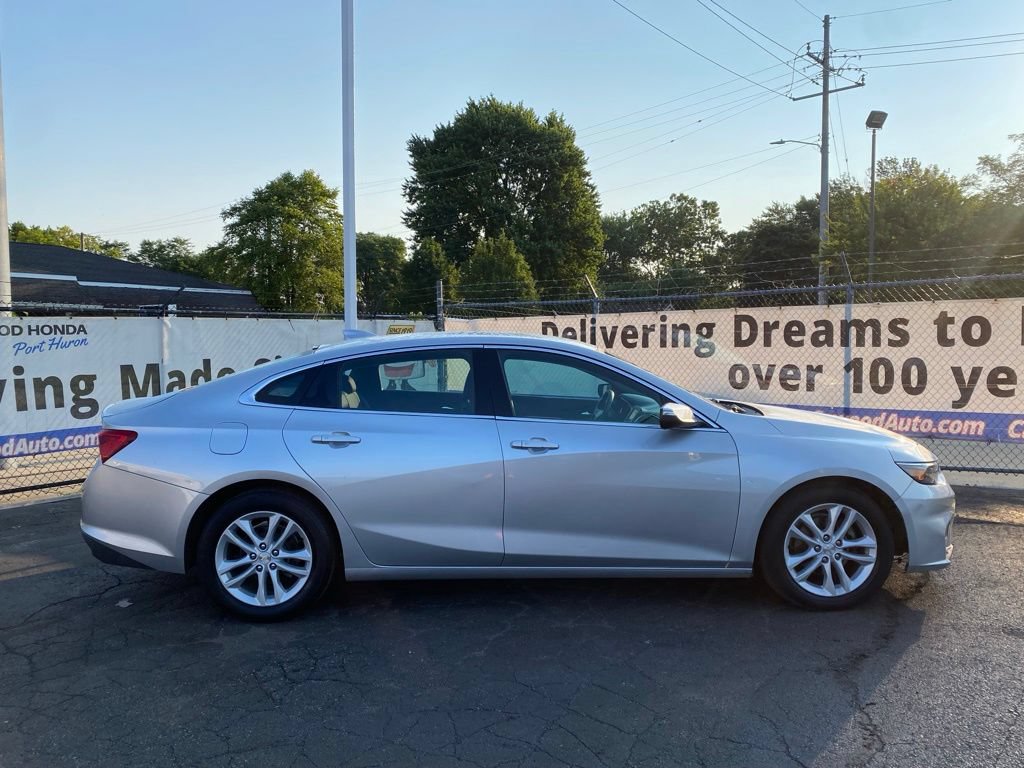 Used 2017 Chevrolet Malibu LT FWD image 2