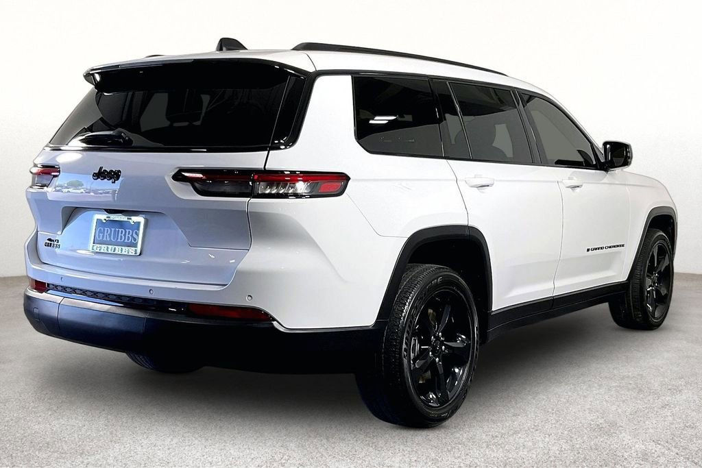 Used 2023 Jeep Grand Cherokee L Laredo AWD/4WD image 2