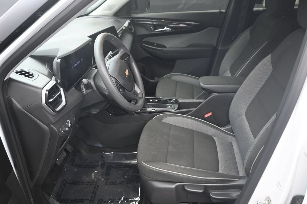 Used 2025 Chevrolet TrailBlazer LS FWD image 10