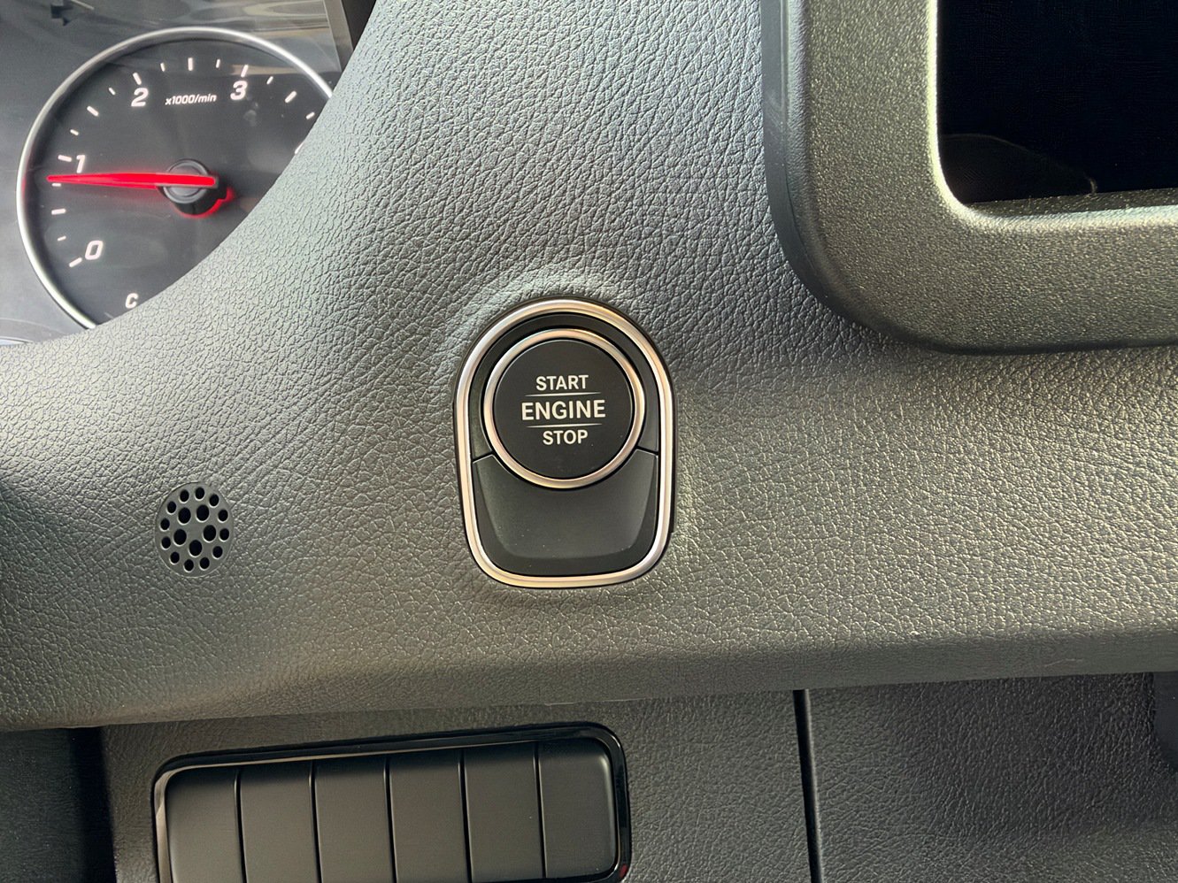 Used 2025 Mercedes-Benz Sprinter 2500 image 14