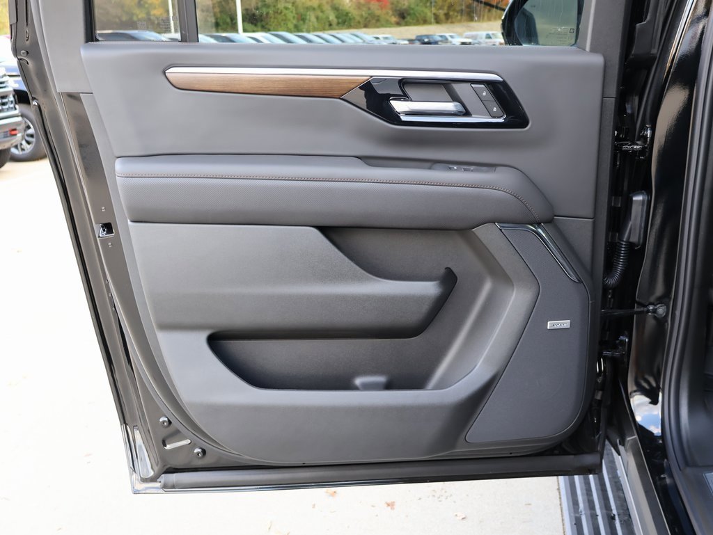 New 2025 Chevrolet Suburban High Country image 29