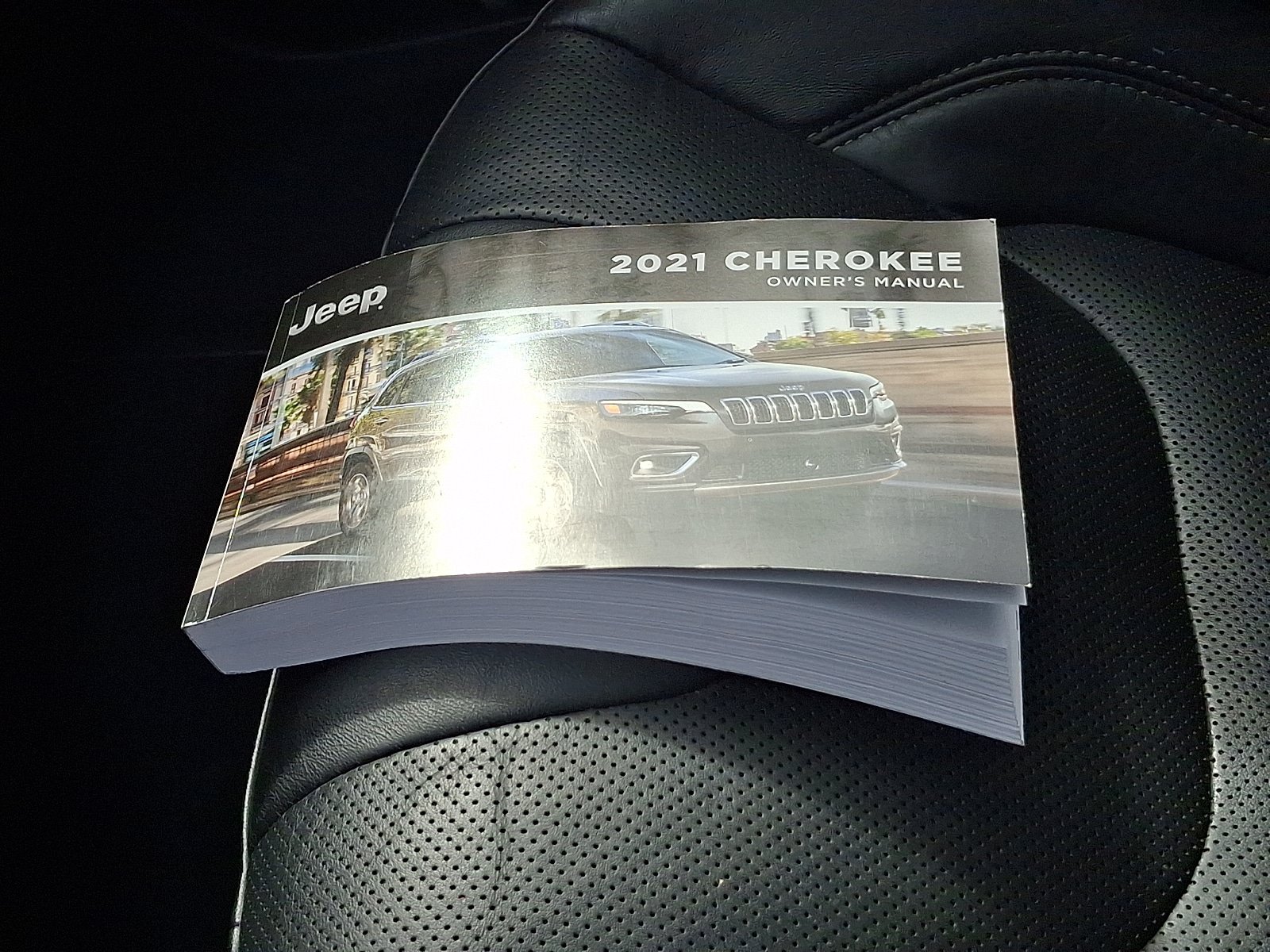 Used 2021 Jeep Cherokee Limited AWD/4WD image 28