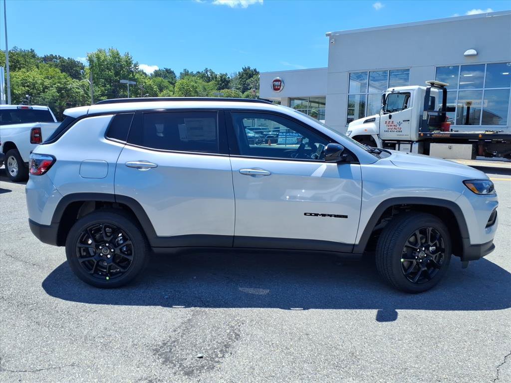 New 2026 Jeep Compass Latitude AWD/4WD image 3