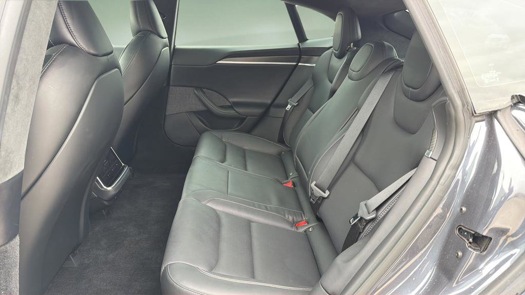 Used 2022 Tesla Model S Plaid image 17