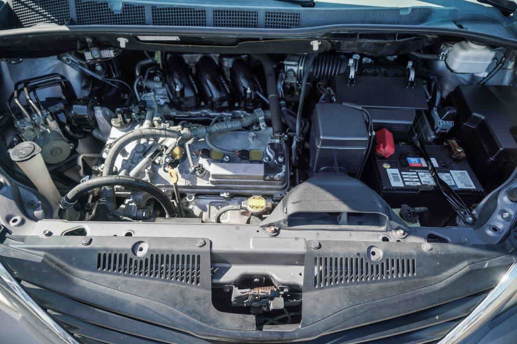 Used 2012 Toyota Sienna LE w/ Towing Pkg FWD image 26