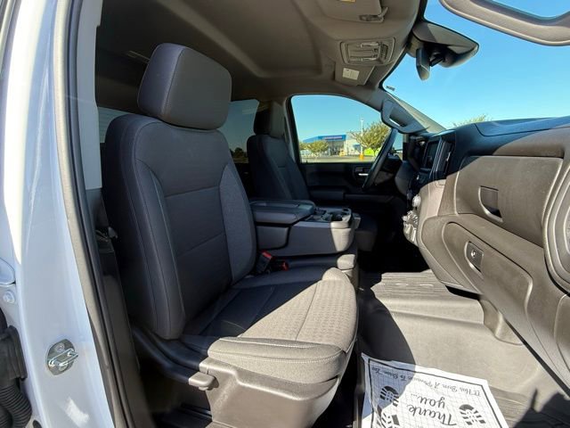 Used 2024 Chevrolet Silverado 2500 Custom w/ Custom Value Package image 9