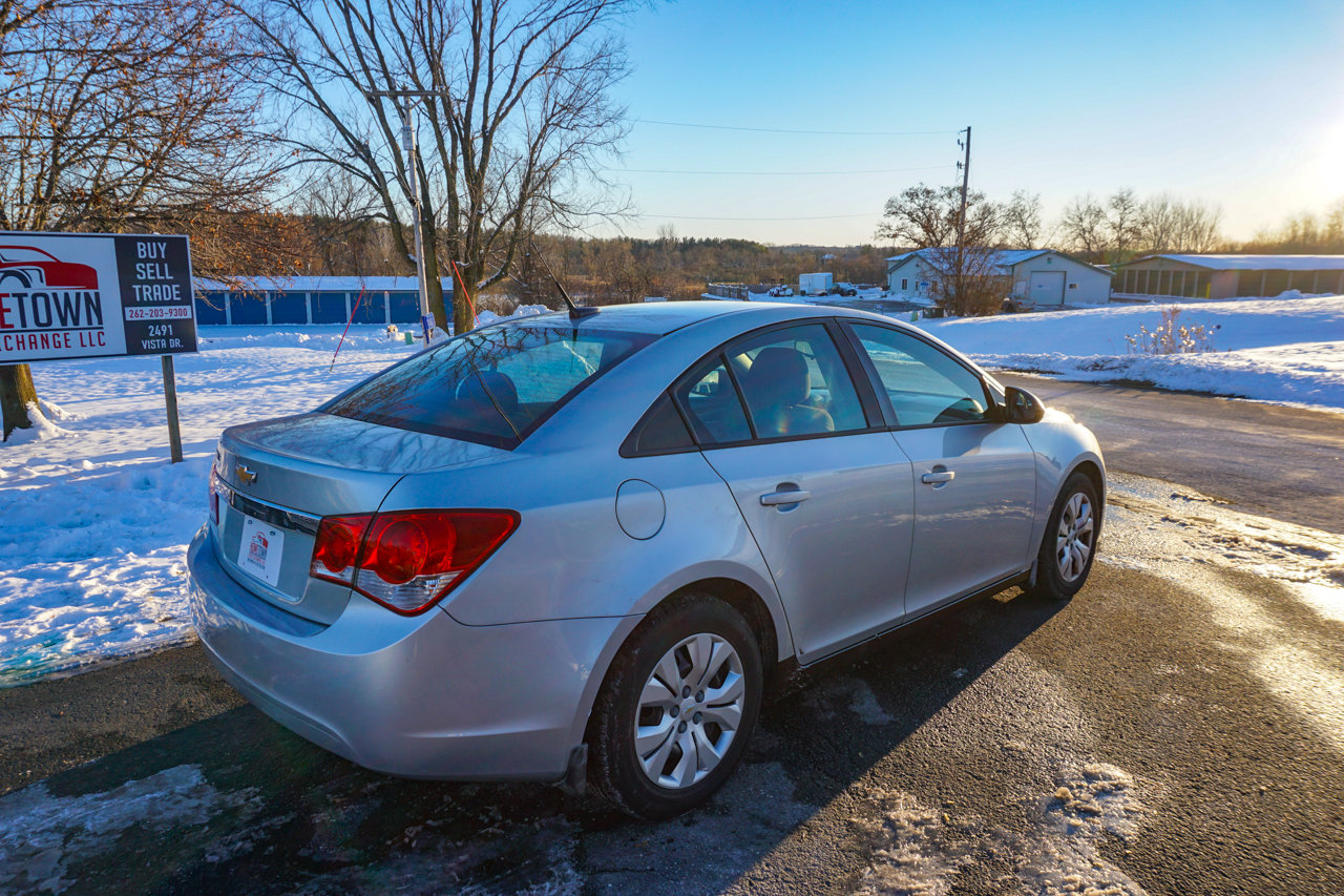 Used 2014 Chevrolet Cruze LS image 3