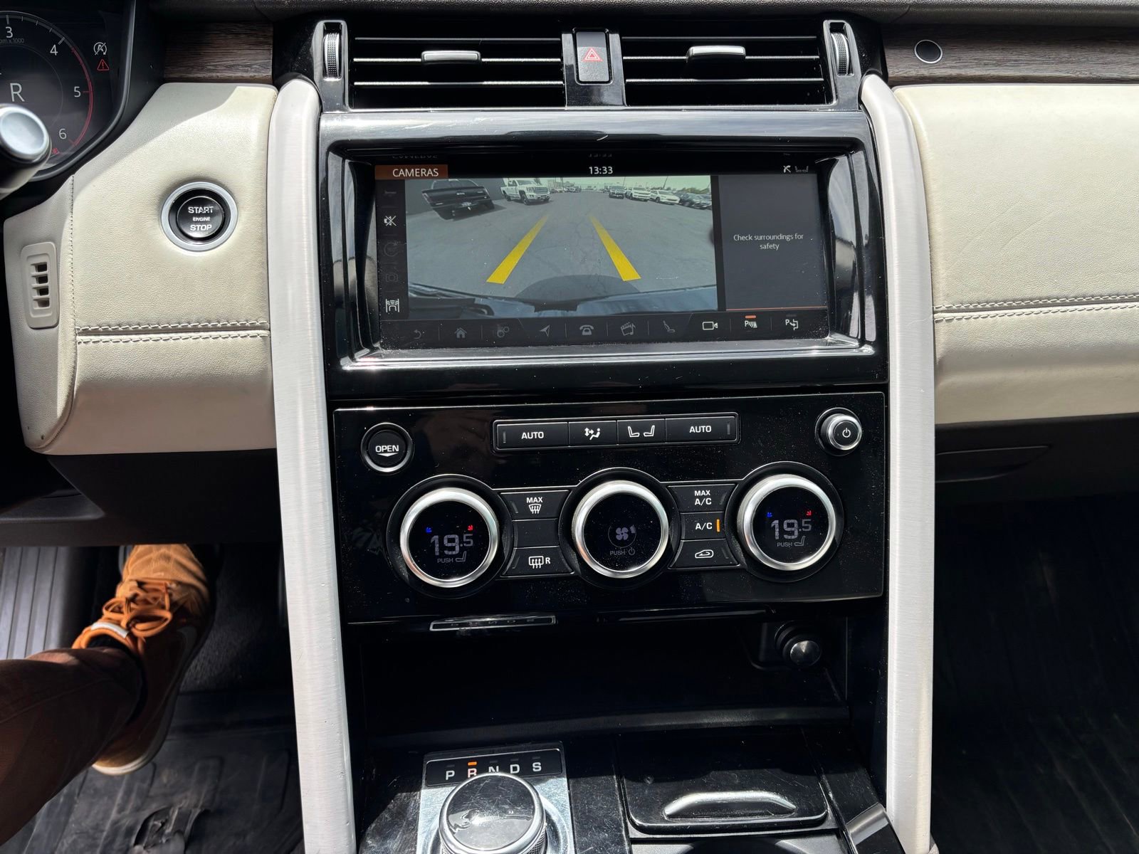 Used 2018 Land Rover Discovery HSE Luxury AWD/4WD image 19