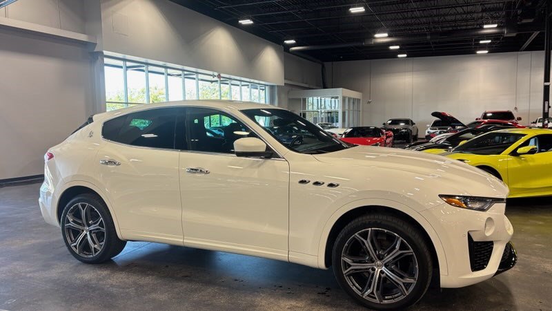Used 2020 Maserati Levante AWD/4WD image 2