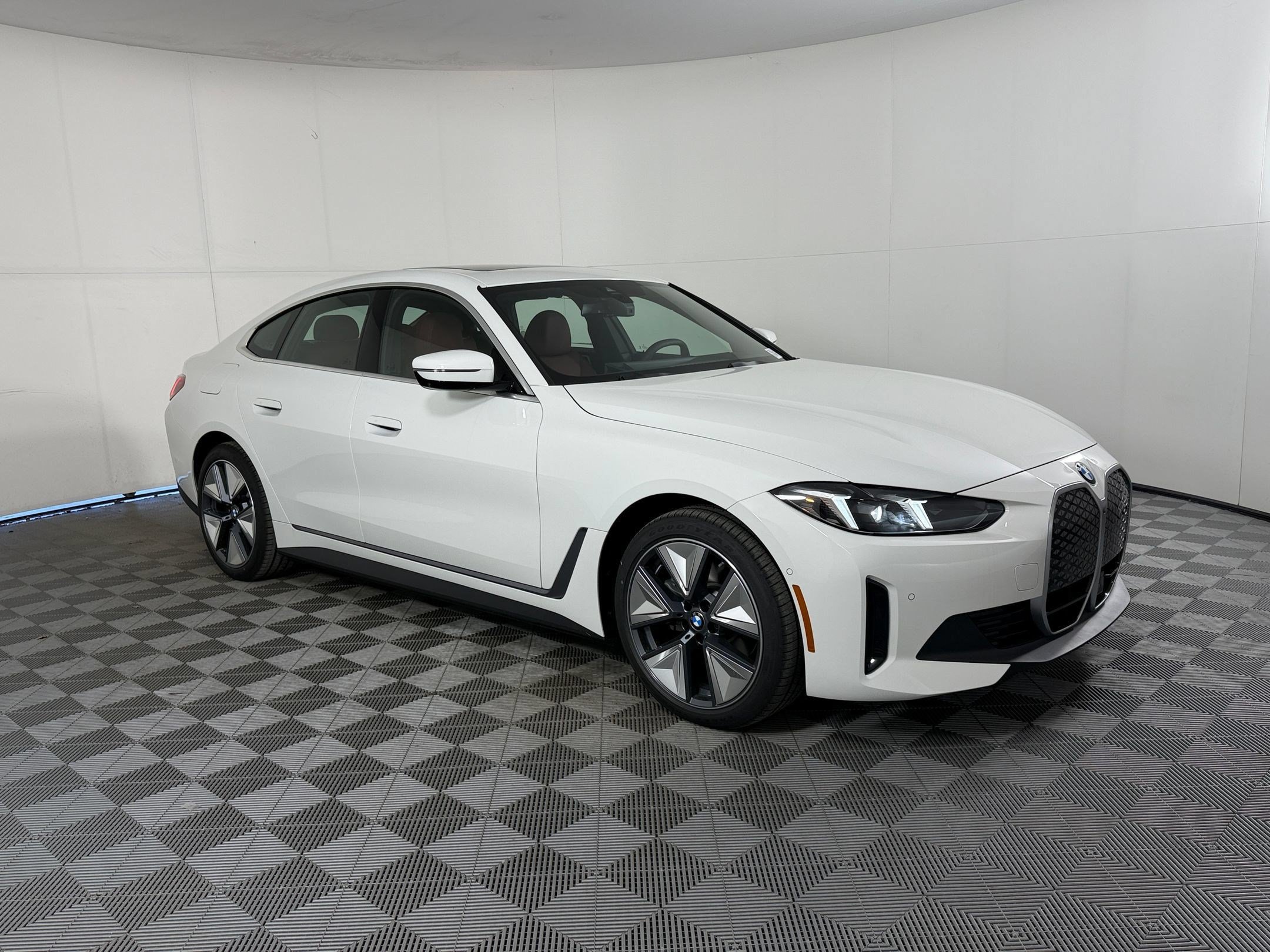 Used 2026 BMW i4 eDrive40 w/ Premium Package RWD image 7