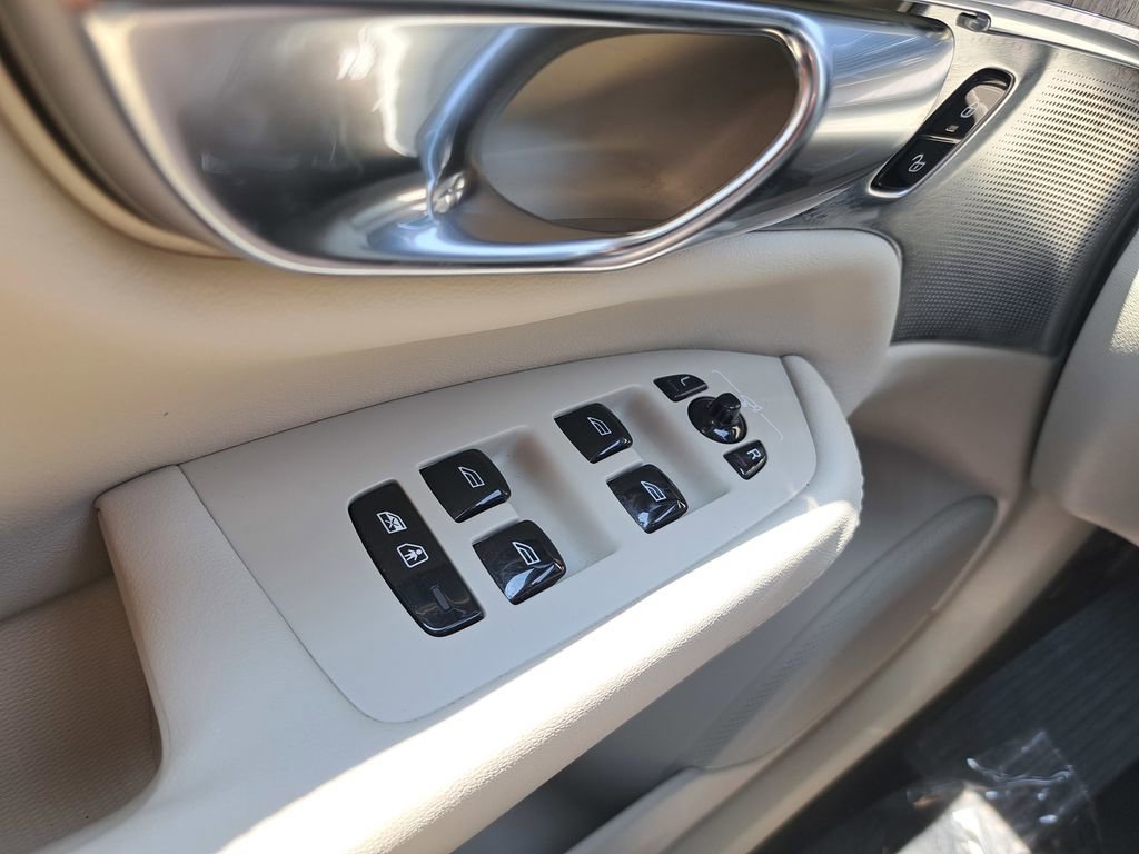 Used 2023 Volvo XC90 T8 Ultimate w/ Protection Package Premier image 21