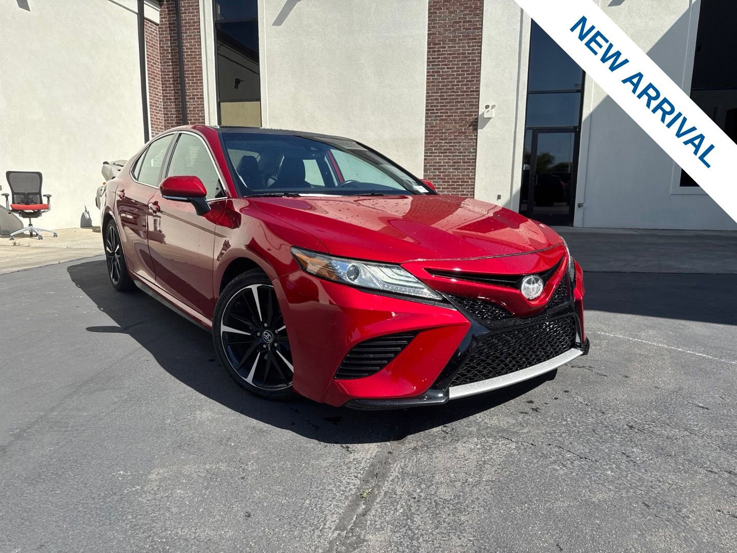 Used 2019 Toyota Camry XSE FWD image 1