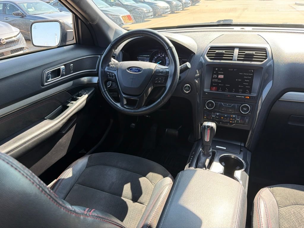 Used 2018 Ford Explorer XLT w/ Equipment Group 202A AWD/4WD image 22