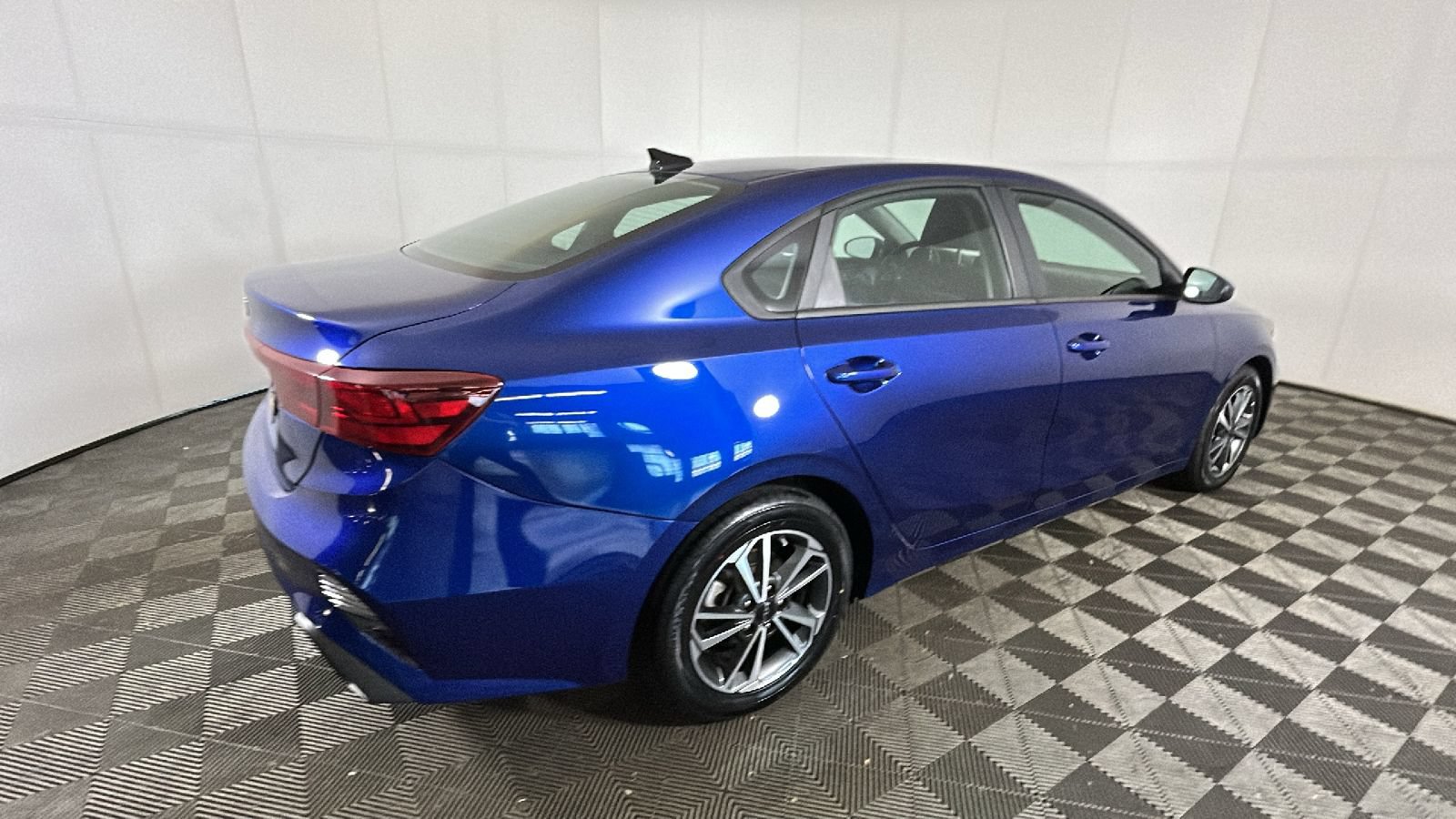 Used 2022 Kia Forte LXS FWD image 3