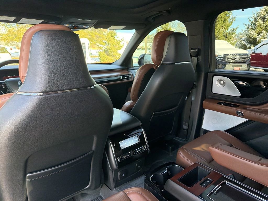 Used 2022 Lincoln Aviator Reserve w/ Equipment Group 201A image 40