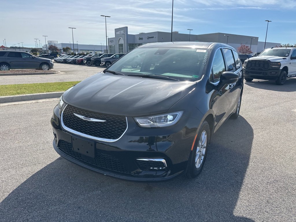 New 2026 Chrysler Pacifica Select image 1