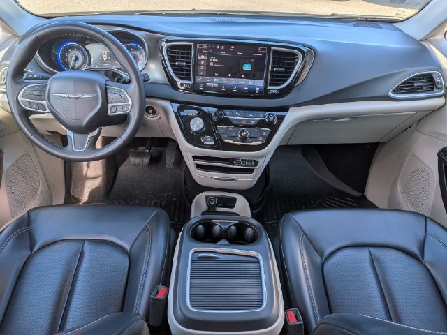 Used 2023 Chrysler Pacifica Touring-L FWD image 16