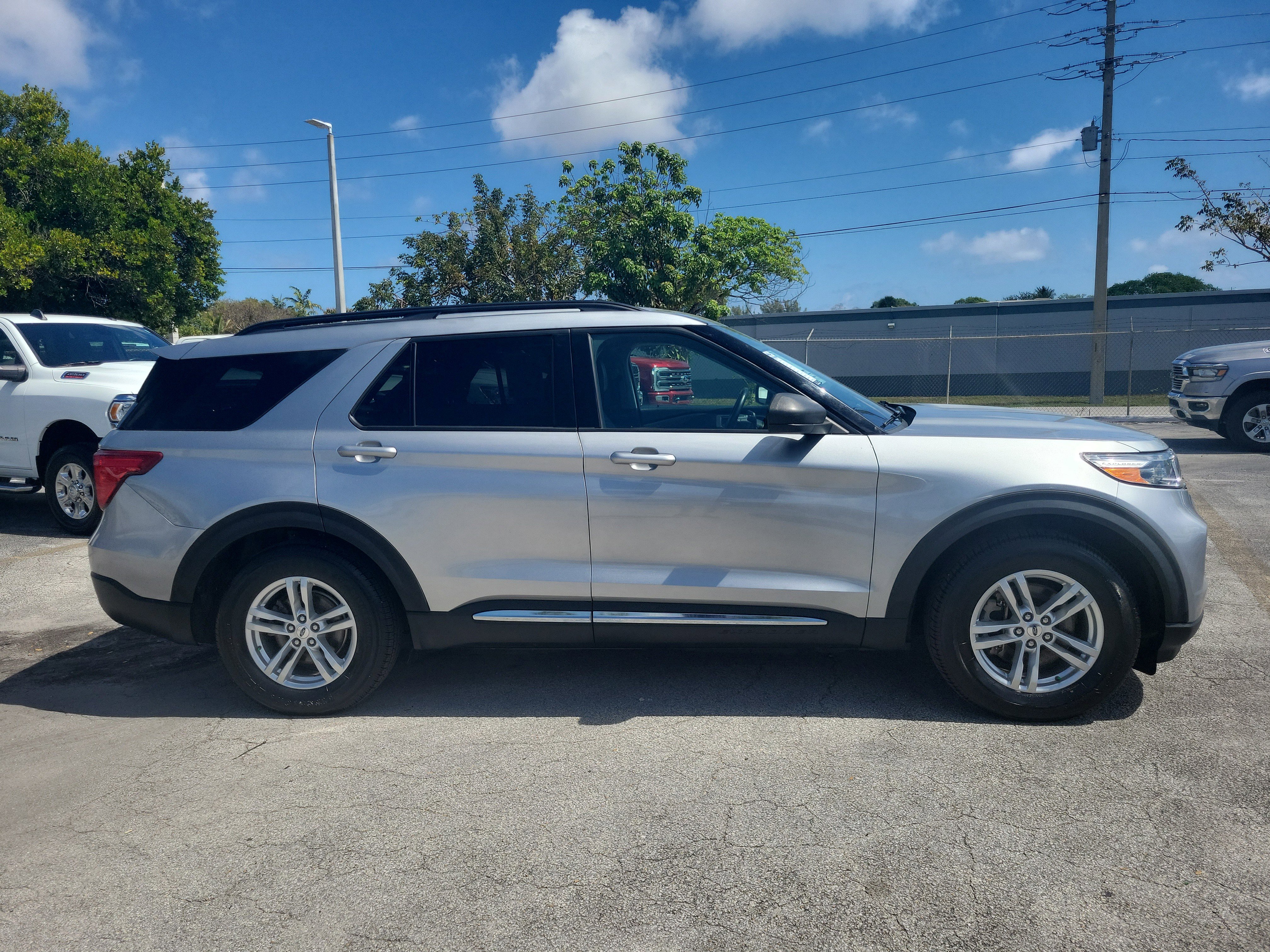 Used 2023 Ford Explorer XLT w/ Equipment Group 202A image 8