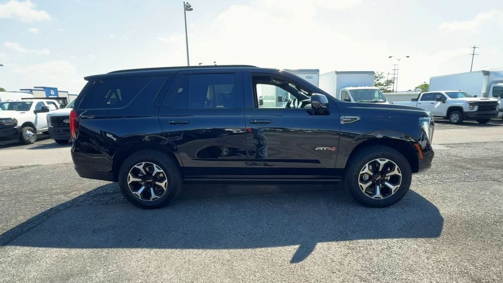 Used 2025 GMC Yukon AT4 w/ AT4 Premium Plus Package AWD/4WD image 9