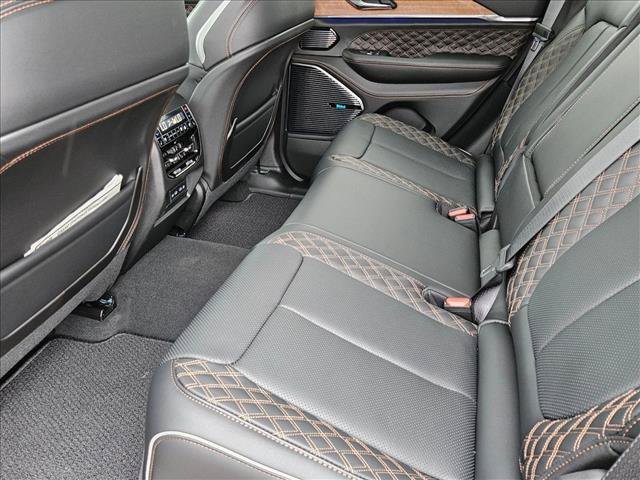 New 2026 Jeep Grand Cherokee Summit w/ Obsidian Package AWD/4WD image 16