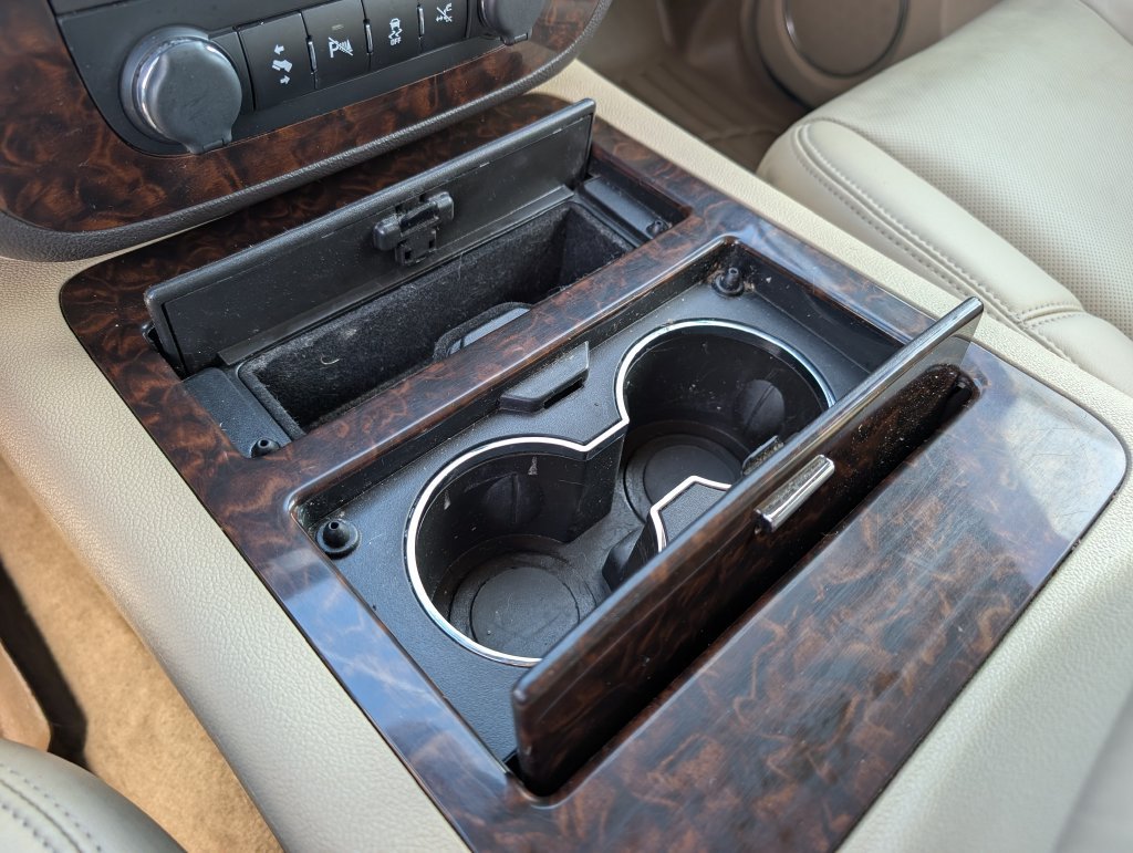 Used 2014 GMC Yukon Denali AWD/4WD image 30
