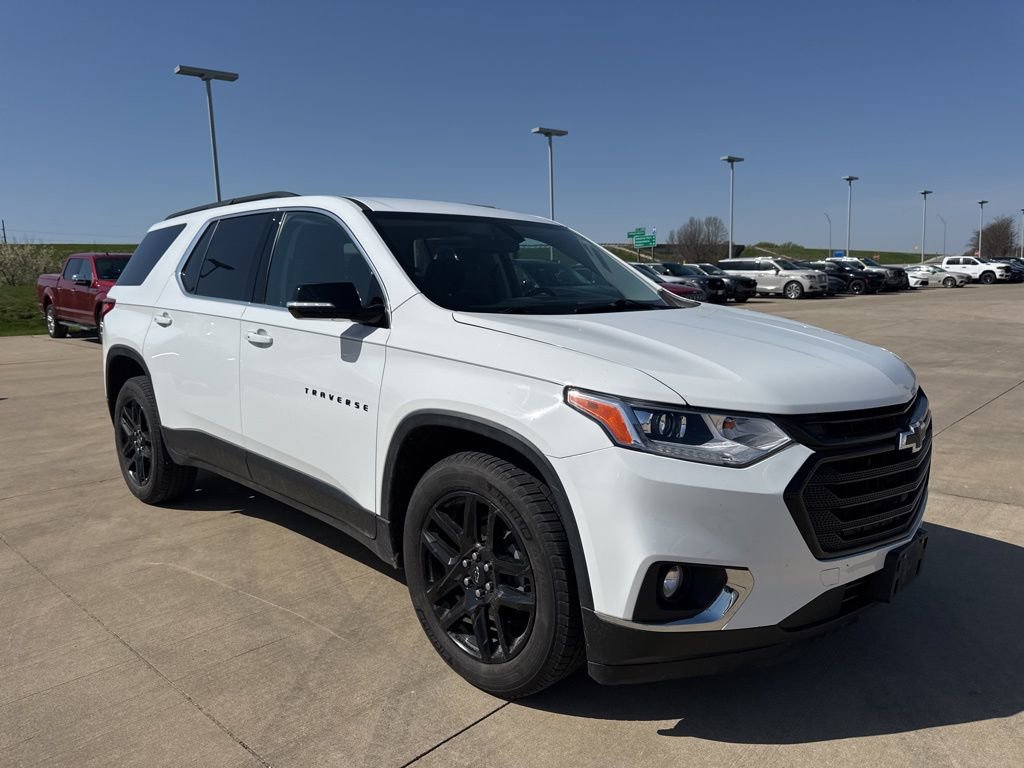 Used 2019 Chevrolet Traverse LT w/ LPO, Blackout Package AWD/4WD image 3