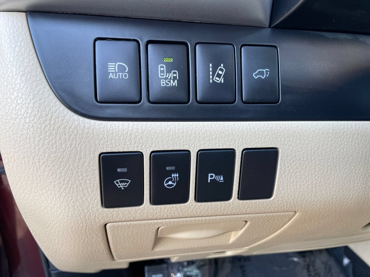 Certified 2016 Toyota Highlander Limited Platinum AWD/4WD image 3