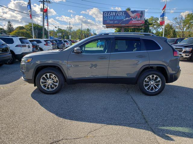 Used 2019 Jeep Cherokee Latitude Plus w/ Cold Weather Group AWD/4WD image 7