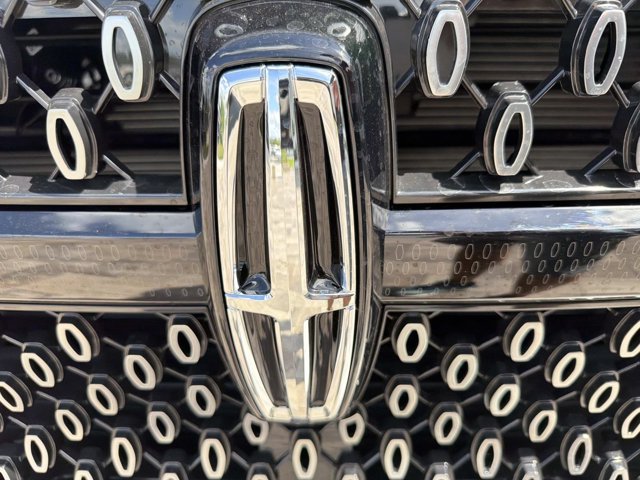 New 2026 Lincoln Navigator L Reserve AWD/4WD image 7