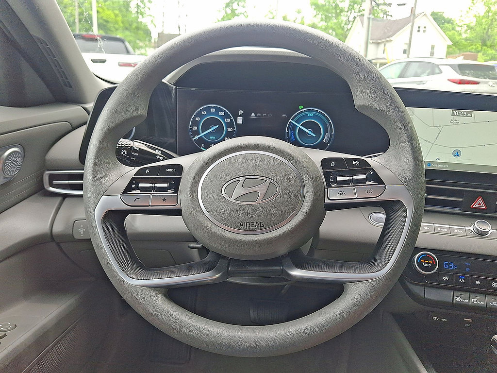 Certified 2024 Hyundai Elantra Blue FWD image 16