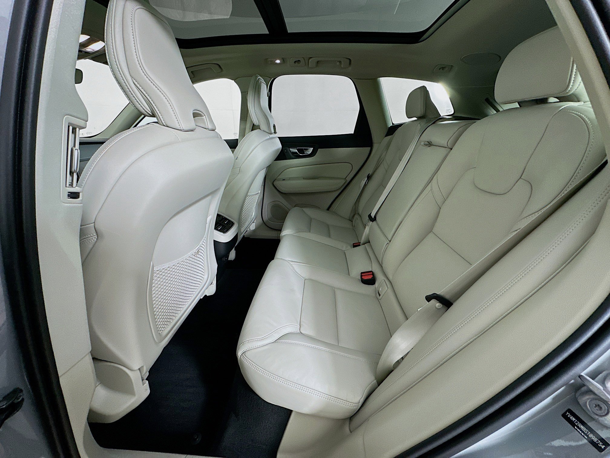 Used 2025 Volvo XC60 B5 Ultra w/ Protection Package Premier image 29