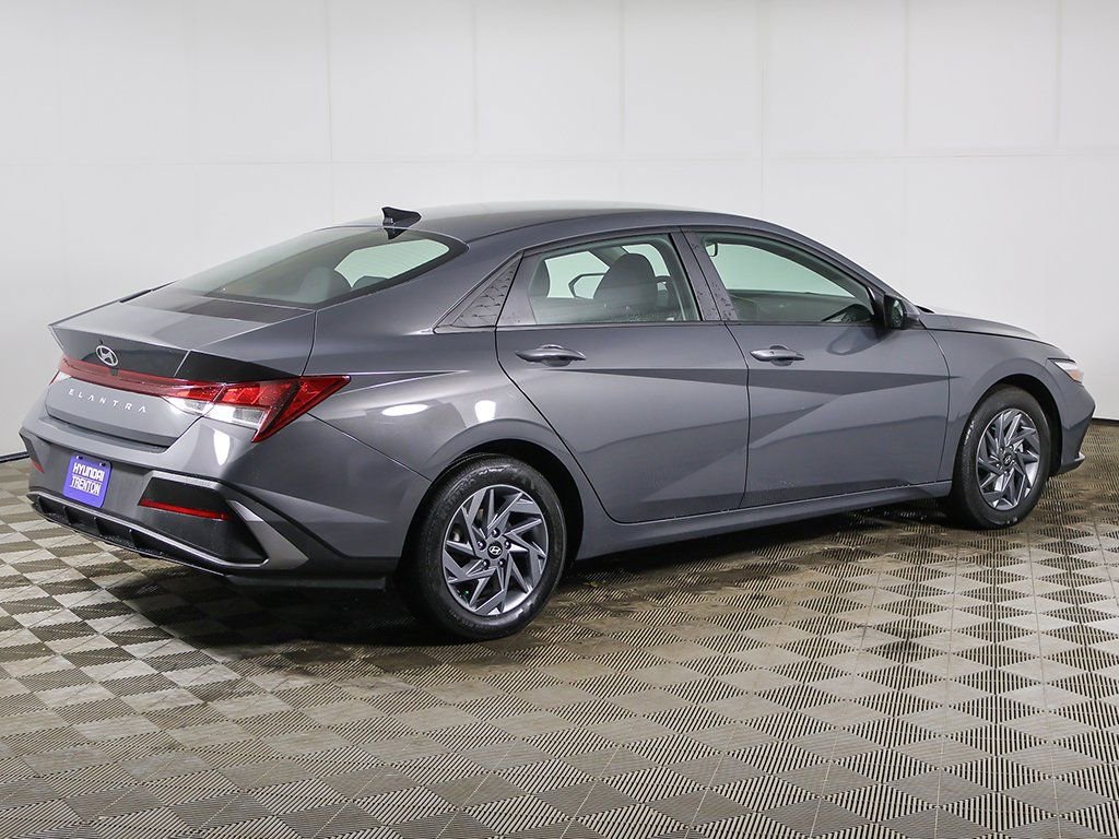 Certified 2024 Hyundai Elantra SEL image 9