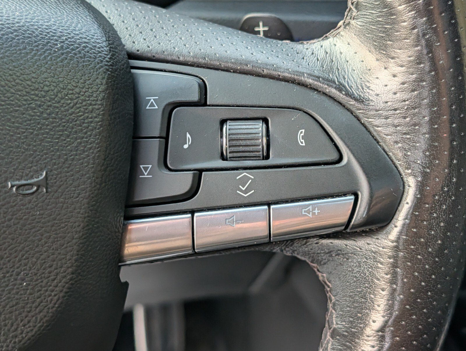Used 2024 Cadillac XT4 Sport AWD/4WD image 39