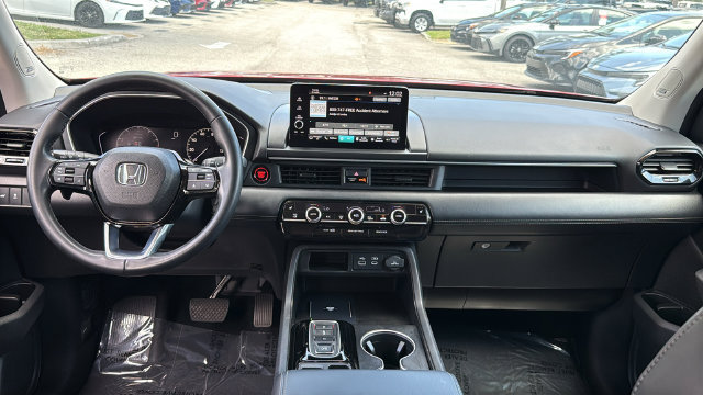 Used 2023 Honda Pilot Touring image 14