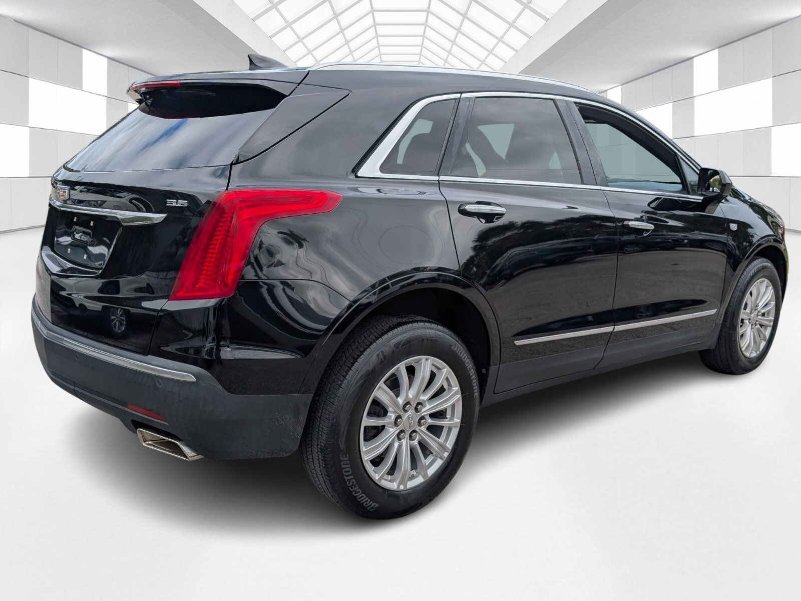 Used 2018 Cadillac XT5 FWD w/ LPO, Wheel Lock Package image 7