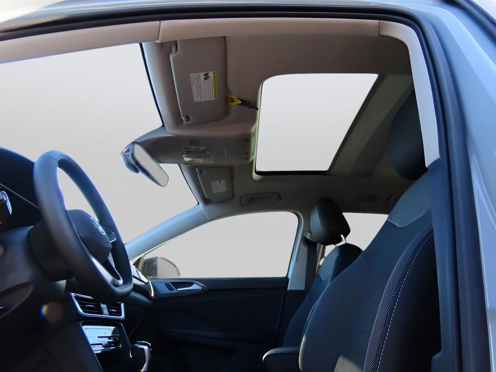 New 2025 Volkswagen Taos SE image 38