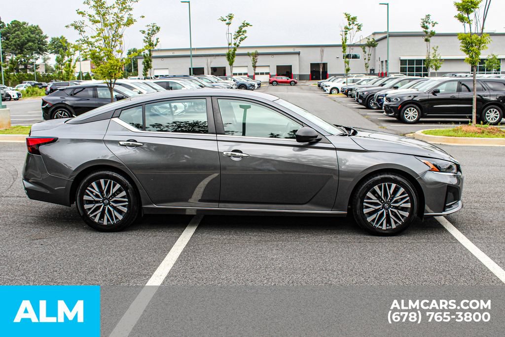 Used 2024 Nissan Altima 2.5 SV FWD image 8