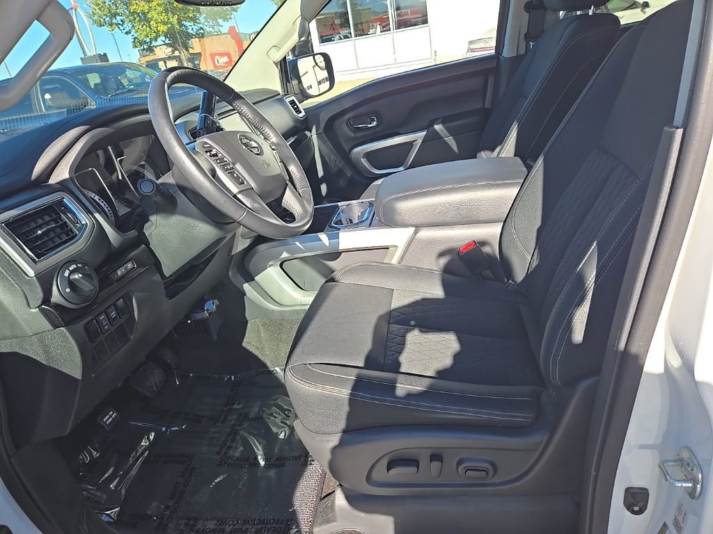 Used 2019 Nissan Titan SV w/ SV Convenience Package image 12