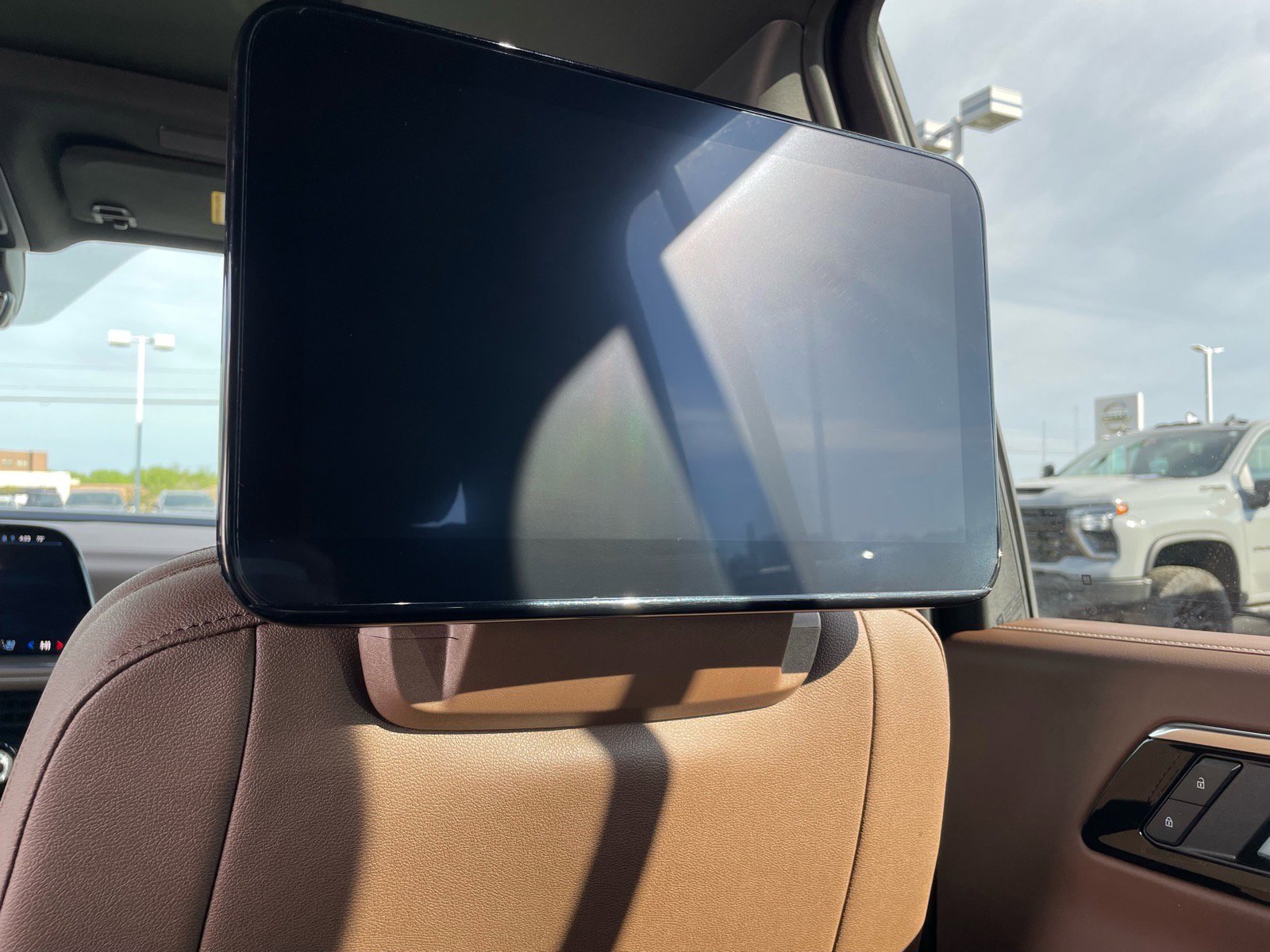 Used 2025 Chevrolet Suburban High Country image 19