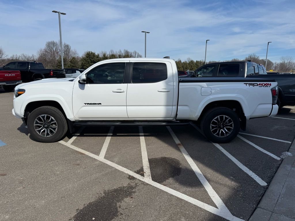 Used 2022 Toyota Tacoma TRD Sport w/ Technology Package image 7